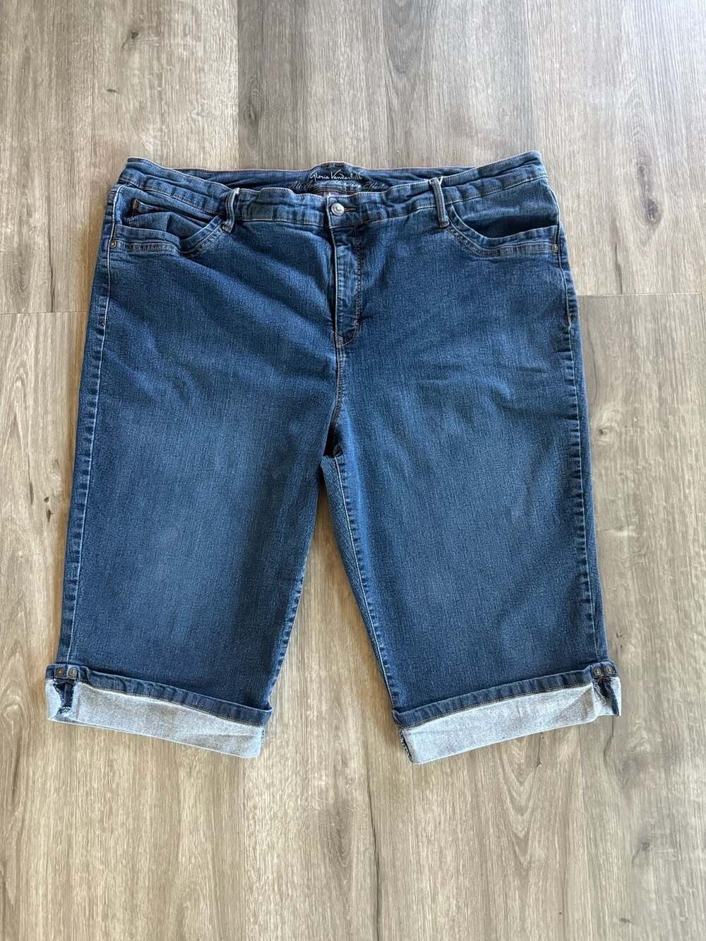 Gloria Vanderbilt All-Around Slimming Skimmer Cuffed Denim Shorts Plus Size 24W